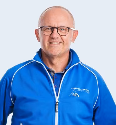 Portret van Arjen van de Paverd, maatschapslid en sportfysiotherapeut bij Paulides Fysiotherapie.