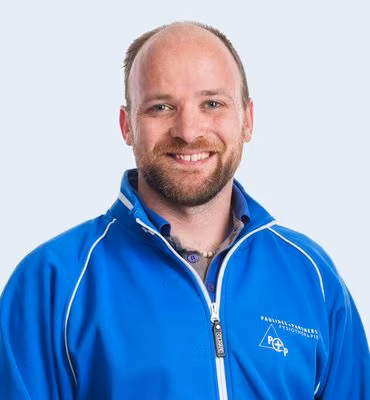 Portret van Sven Adriaanse, fysiotherapeut en specialist in shockwavetherapie en echografie bij Paulides Fysiotherapie.
